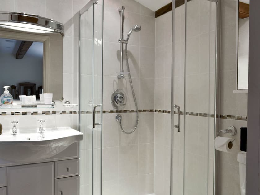 En-suite shower room | Walled Garden Lodge, Camerton, near Hull