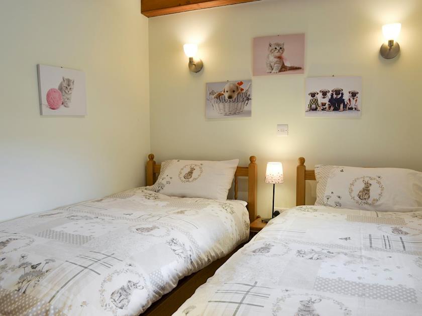 Relaxing twin bedroom | Walled Garden Lodge, Camerton, near Hull