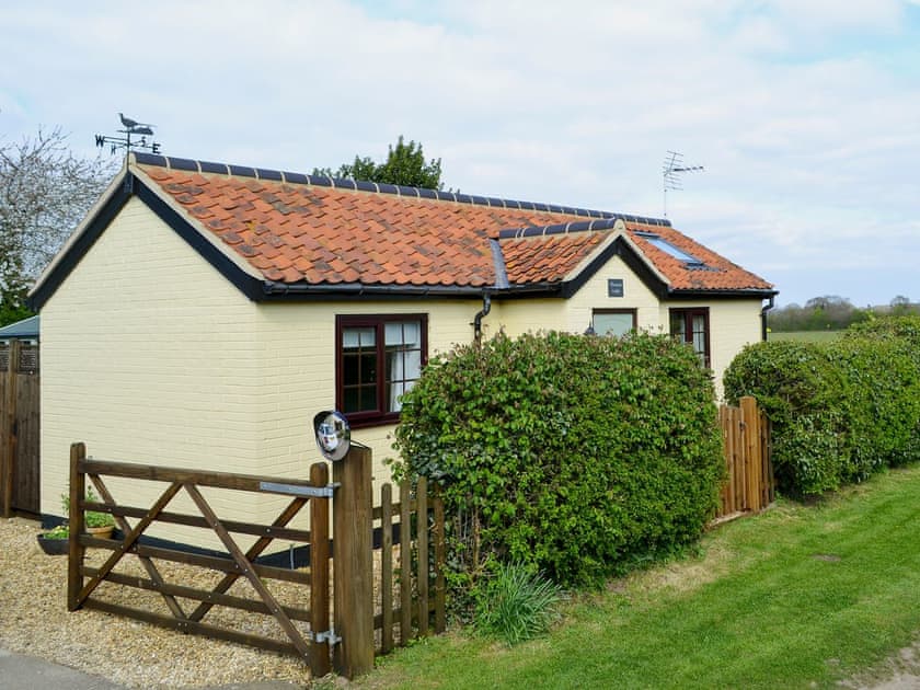 Charming, detached holiday cottage | Pheasant Lodge, Welborne, near Dereham