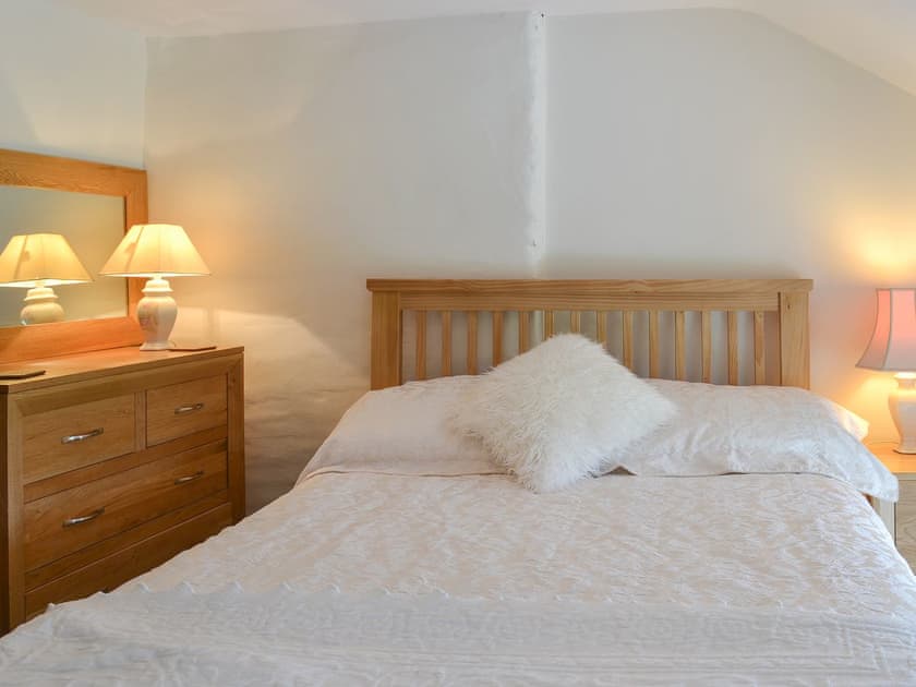 Cosy and inviting double bedroom | Bryntrisant, Devil’s Bridge, near Aberystwyth