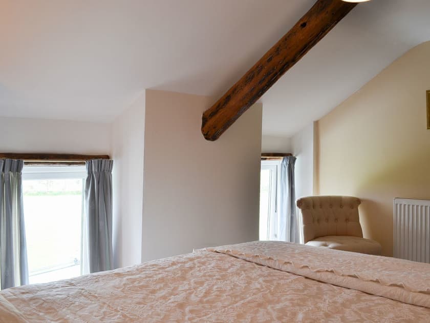 Warm and welcoming beamed double bedroom | Bryntrisant, Devil’s Bridge, near Aberystwyth