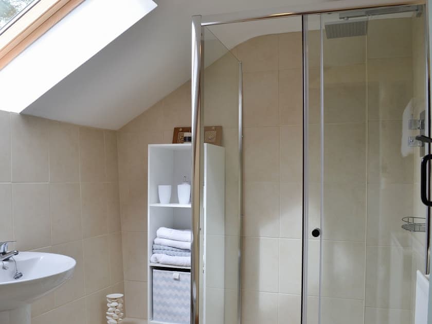 Modest shower room with shower cubicle | Bryntrisant, Devil’s Bridge, near Aberystwyth