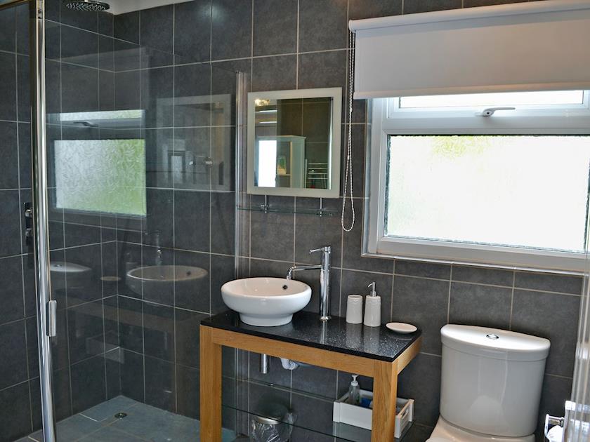 Modern style wet room | Trevone - Treginegar Cottages, St Merryn, near Padstow