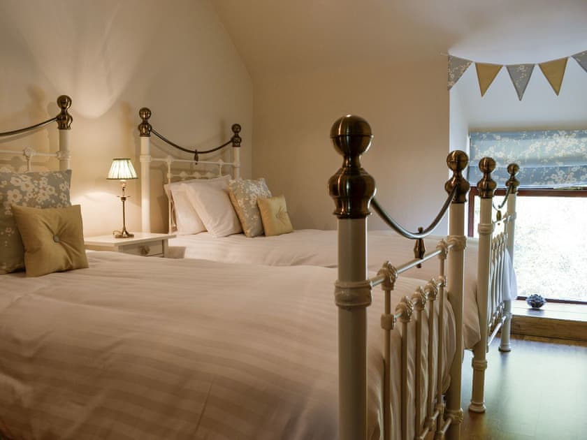 Cosy twin bedroom | Maybill Cottage, Cwm Penmachno, near Betws-y-Coed