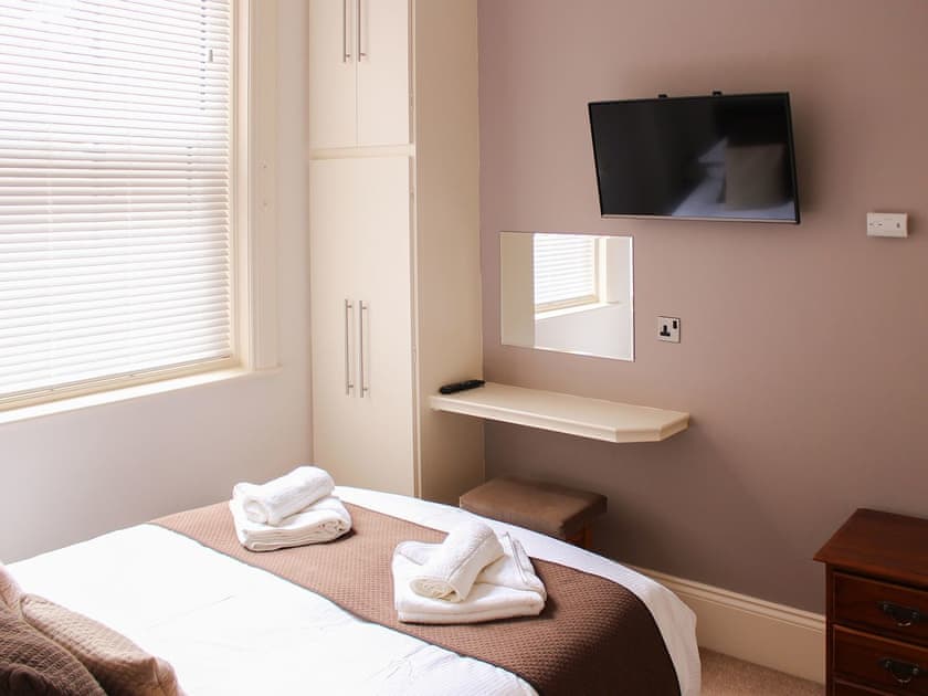 Lovely double bedroom | The LandingsApartment 2, Filey