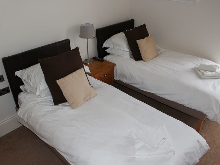 Cosy twin bedded room | The LandingsApartment 2, Filey
