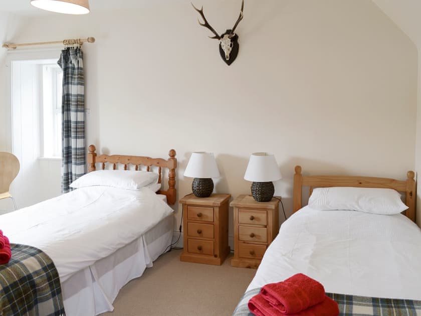 Good-sized twin bedroom | Glenrossal Cottages - Keeper’s House - Glenrossal Cottages , Rosehall, near Lairg