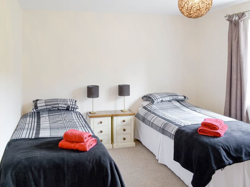 Light and airy twin bedroom | Glenrossal Cottages - Keeper’s House - Glenrossal Cottages , Rosehall, near Lairg