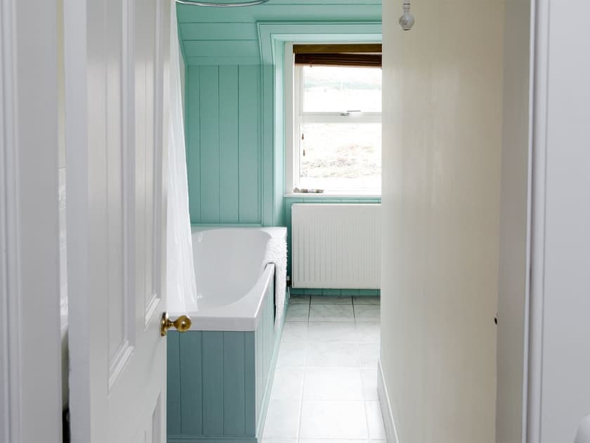 Family bathroom | Glenrossal Cottages - Keeper’s House - Glenrossal Cottages , Rosehall, near Lairg