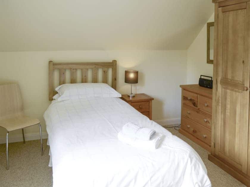 Relaxing twin bedroom | Birch Cottage - Glenrossal Cottages, Rosehall, near Lairg