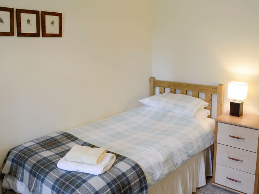 Peaceful single bedroom | Rowan Cottage - Glenrossal Cottages, Rosehall, near Lairg