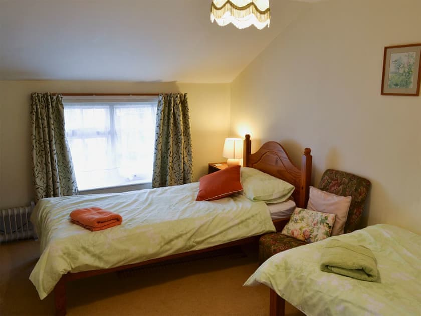 Twin bedroom | Watercolour Cottage, Lerryn