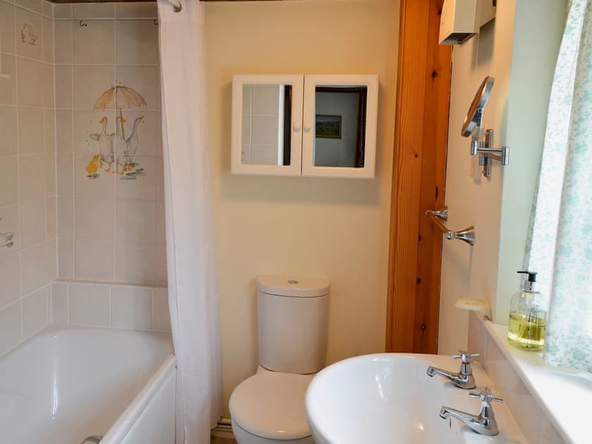 Bathroom | Watercolour Cottage, Lerryn