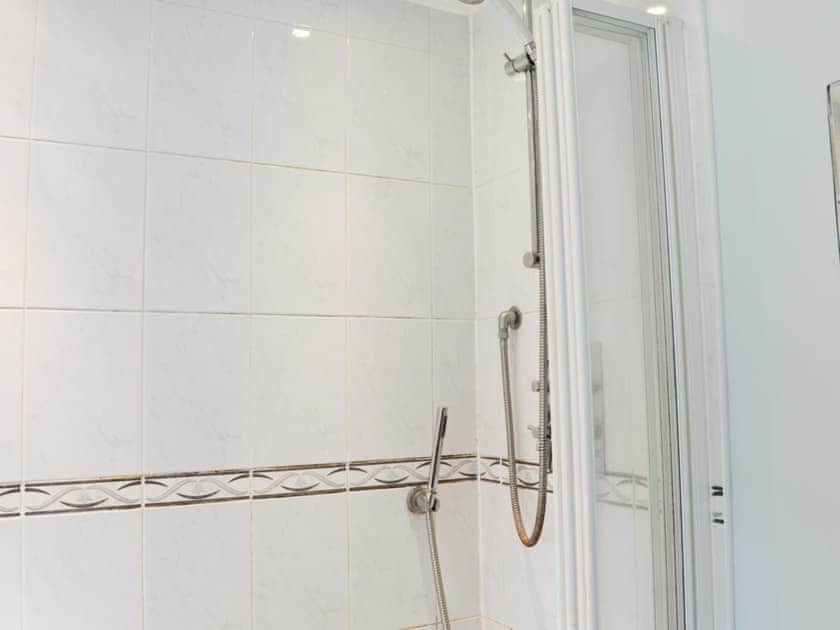 Bathroom | Yew Tree Cottage, Passfield Common, near Liphook