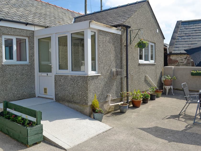 Holiday cottage with level access throughout | Ty Main Cottage, Newborough, near Llangefni