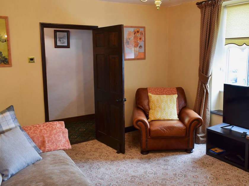 First floor living room | Hope Cottage, Whitby