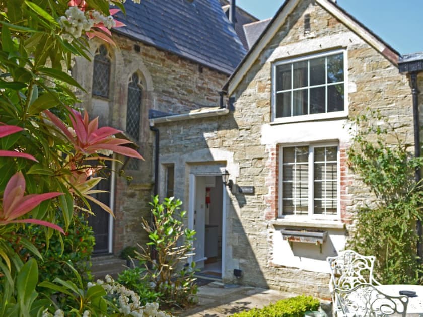 Charming holiday cottage perfectly located for exploring Duchy of Cornwall | Cloisters Cottage - Peregrine Hall Cottages, Lostwithiel