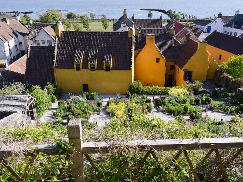 Culross Palace Garden and view over the Firth of Forth | Sandhaven, Culross, near Dunfermline