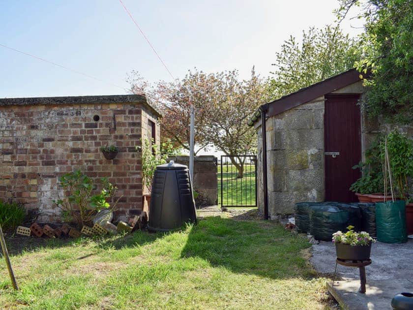 Shared lawned garden | Sandhaven, Culross, near Dunfermline