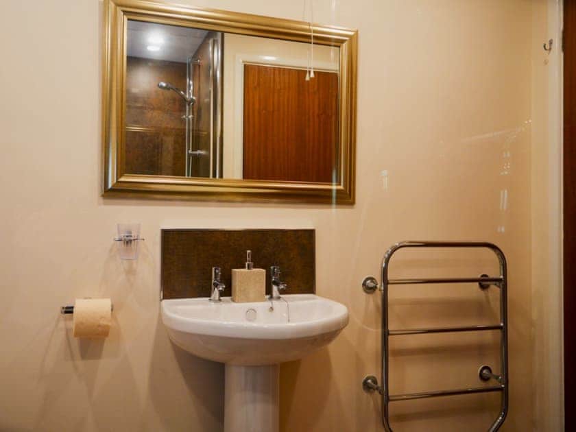 Shower room | Burrow Farm Garden Retreat - Valley View - Burrow Farm Gardens Retreat, Dalwood, near Axminster