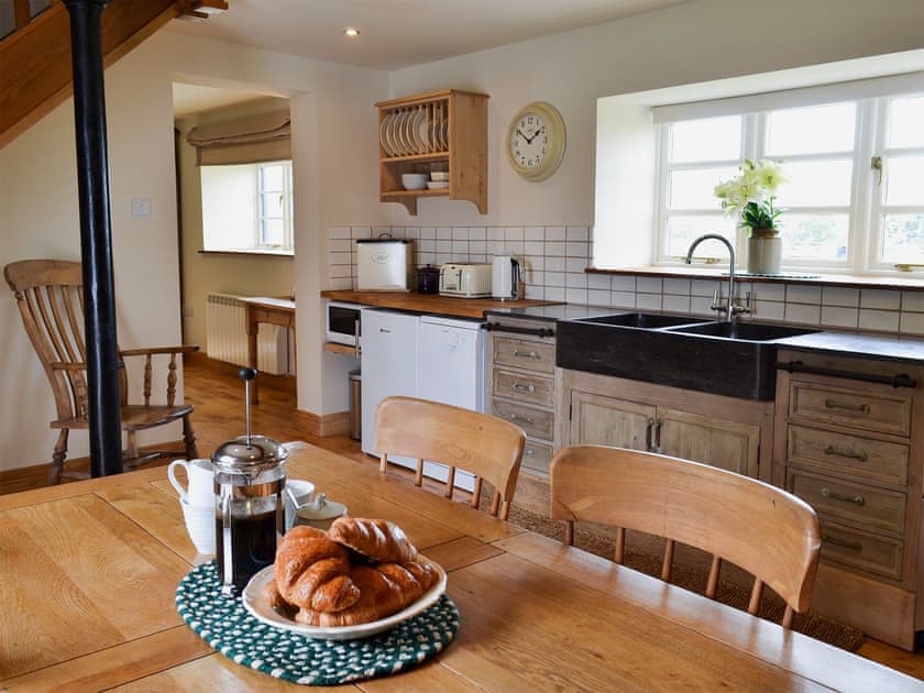 Spacious and well-equipped kitchen and dining area | Mullins Cottage - Lebberston Carr Farm, Lebberston, near Filey