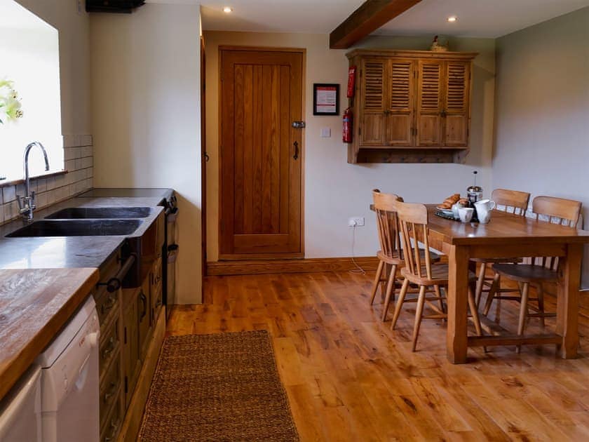 Spacious and well-equipped kitchen and dining area | Mullins Cottage - Lebberston Carr Farm, Lebberston, near Filey