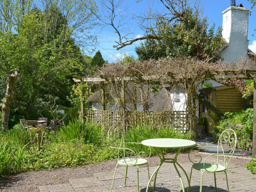 Elegant garden and grounds | The Thatch Cottage, South Petherwin, near Launceston