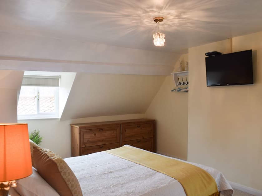 Double bedroom with TV | Honeyz Hideaway, Whitby