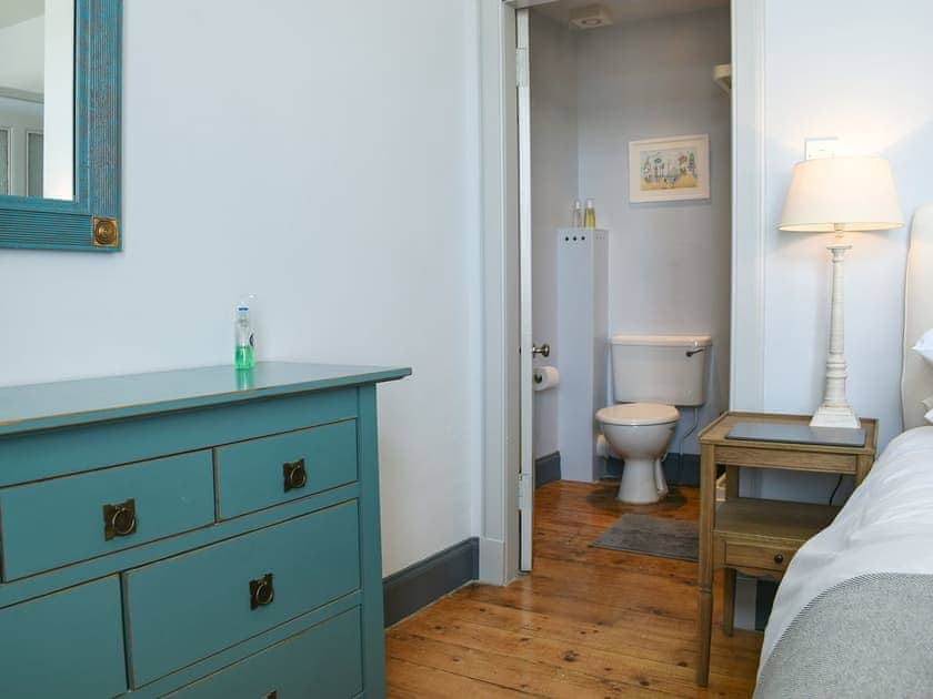Stylish double bedroom with ensuite shower cubicle, toilet and heated towel rail | St Andrews, Pittenweem, near Anstruther