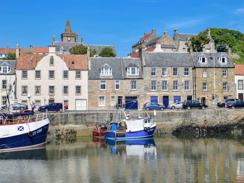 Perfectly located cottage perched on the harbour, enjoy fantactic sea views (middle cottage) | St Andrews, Pittenweem, near Anstruther
