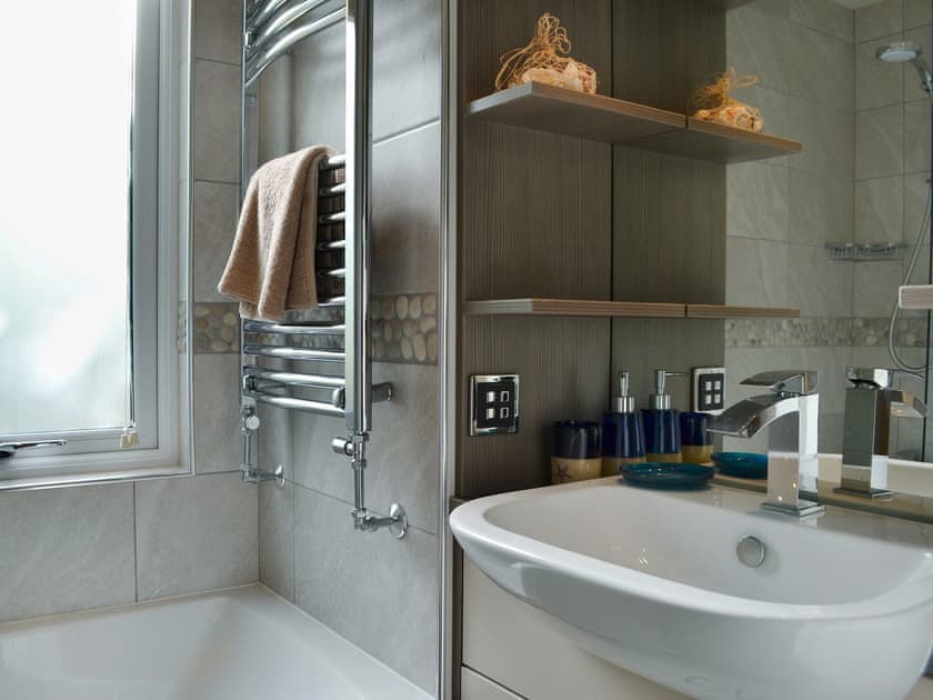 Modern style bathroom | Ysgubor FadogEin Yfory, Brynteg, near Benllech