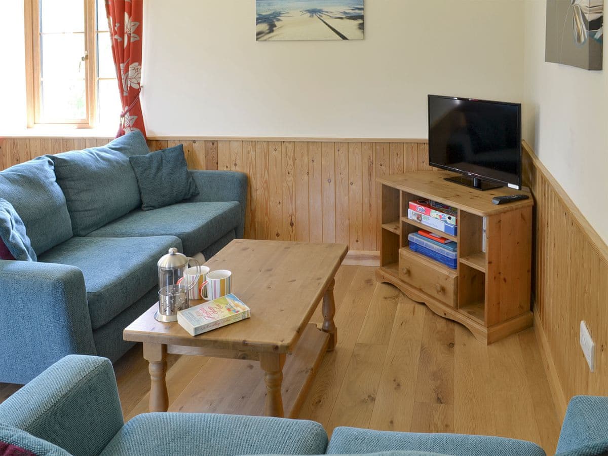 Stowford Lodge Holiday Cottages - Tarka's Holt Log Cabin - Holiday lodge in South West England - Image 5