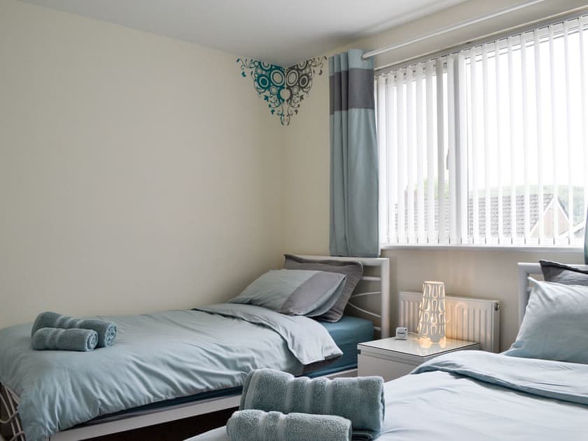 Twin bedroom | Ty Cerrig, Cwmgors, near Ammanford