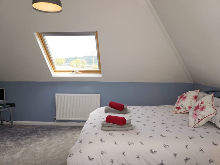 Spacious double bedroom | The Cob Barn - Longmeadow Farm, Shaldon, near Teignmouth