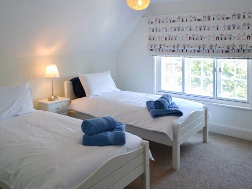 Cosy and bright twin bedded room | Three The Boulevard, Sheringham
