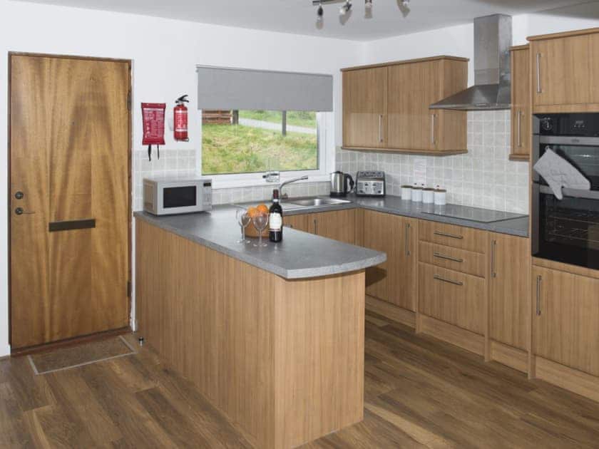 Well-equipped fitted kitchen | Rosdail, Inverinate, near Kyle