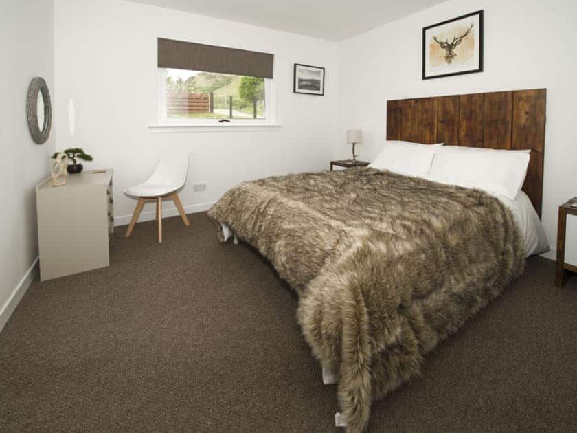 Relaxing second double bedroom | Rosdail, Inverinate, near Kyle