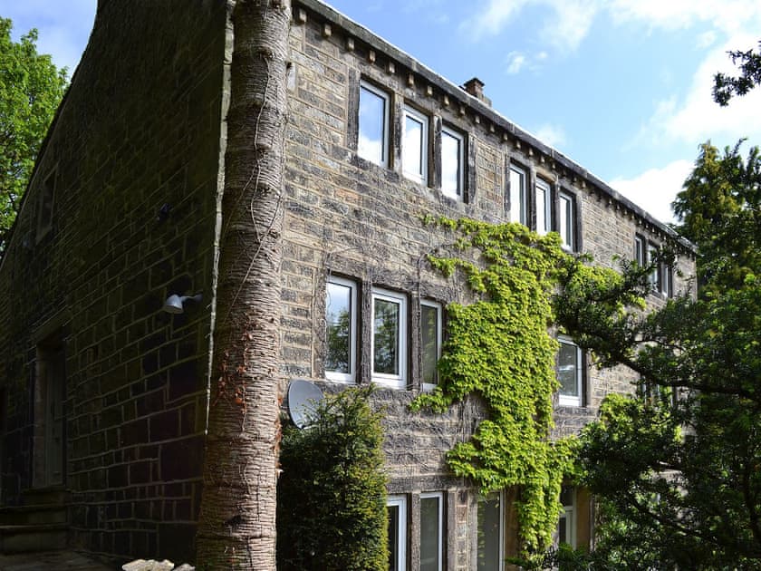 Imposing stone-built house close to Holmfirth | Pear Tree House Annexe, Wooldale, near Holmfirth