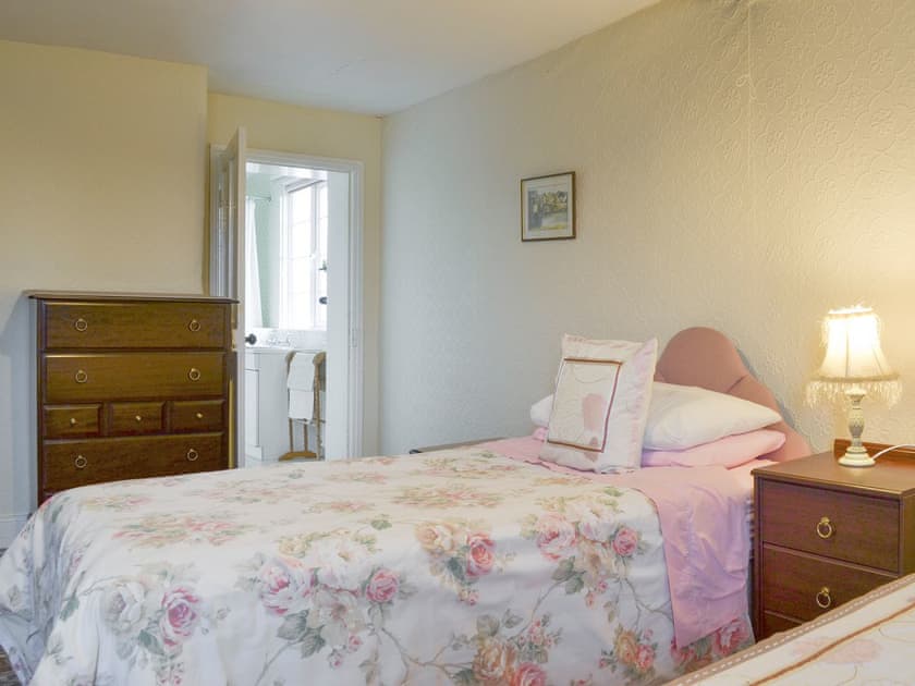 Twin bedroom with en-suite | The Coach House, Craven Arms