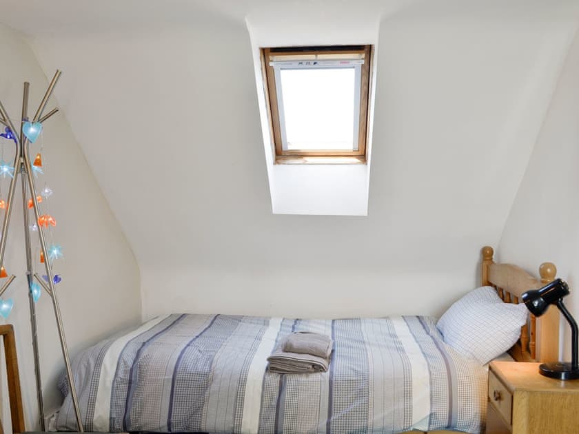 Light and airy twin bedroom | Mill Street, Drummore, near Stranraer