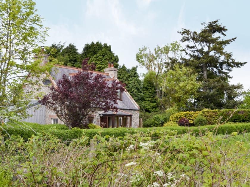 Charming traditional cottage amidst open countryside | Old Post Office House, Artafallie, Inverness