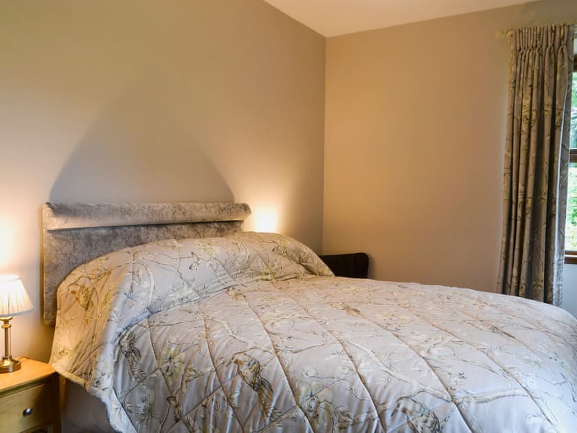 Bedroom with kingsize bed | Perch Hall Cottage, Johnston Bridge, near Lockerbie