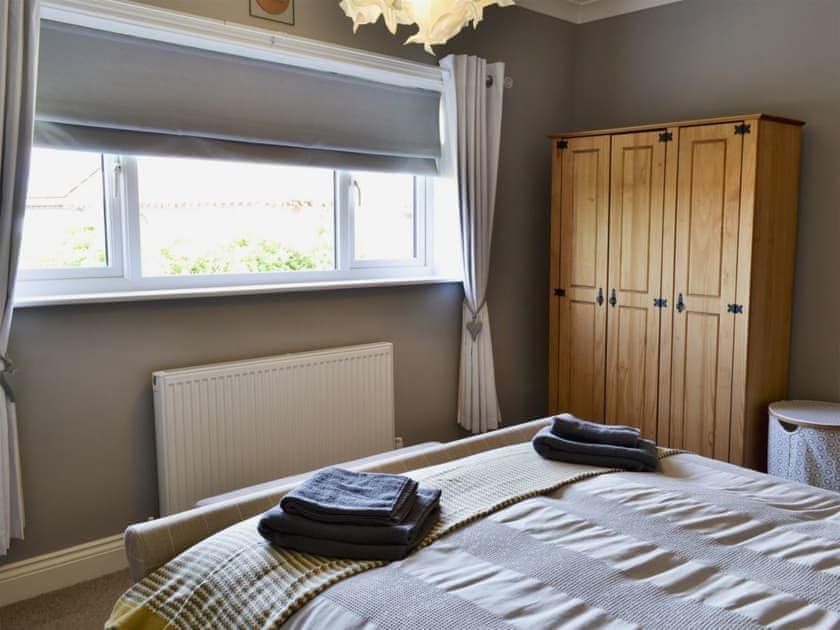 Relaxing bedroom with kingsize bed | Apple Tree House, Scarborough
