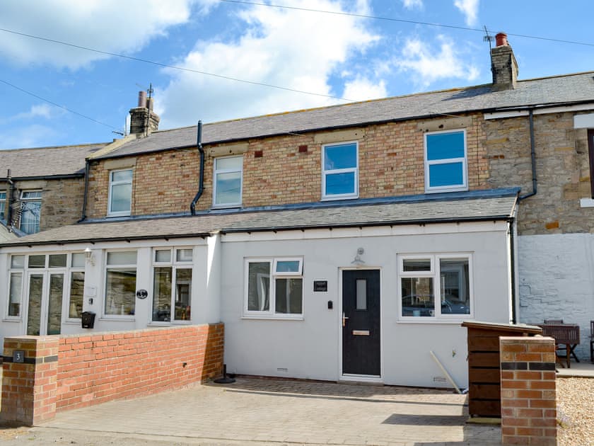 Traditional mid-terraced holiday property | Dipper Cottage, Seahouses