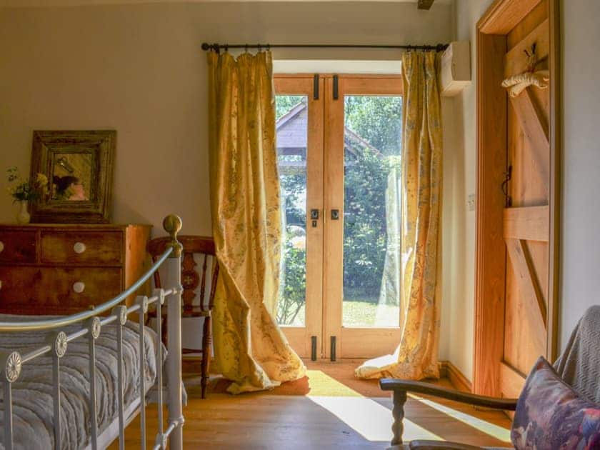 Light and airy bedroom | Cornflower Cottage - Wildmore Cottages, New York, near Boston