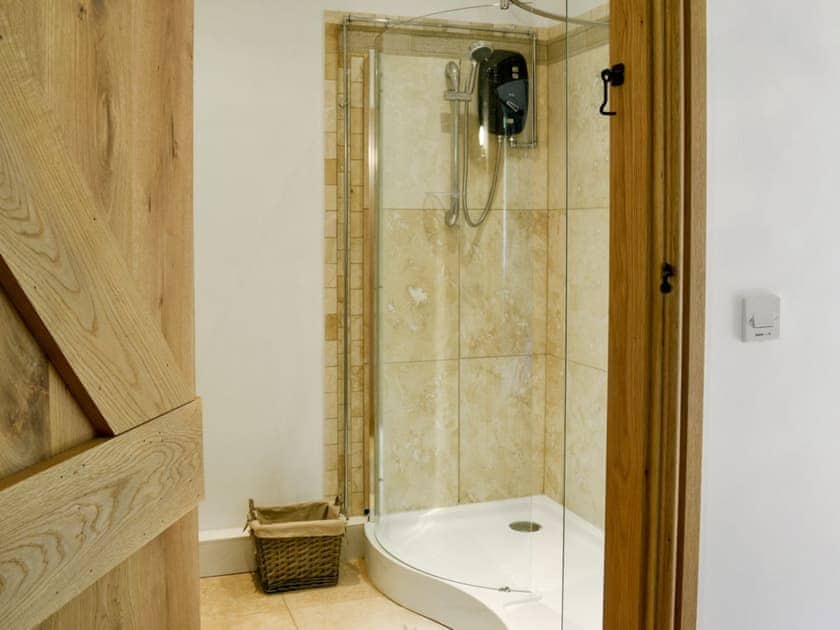 En-suite shower room | Cornflower Cottage - Wildmore Cottages, New York, near Boston
