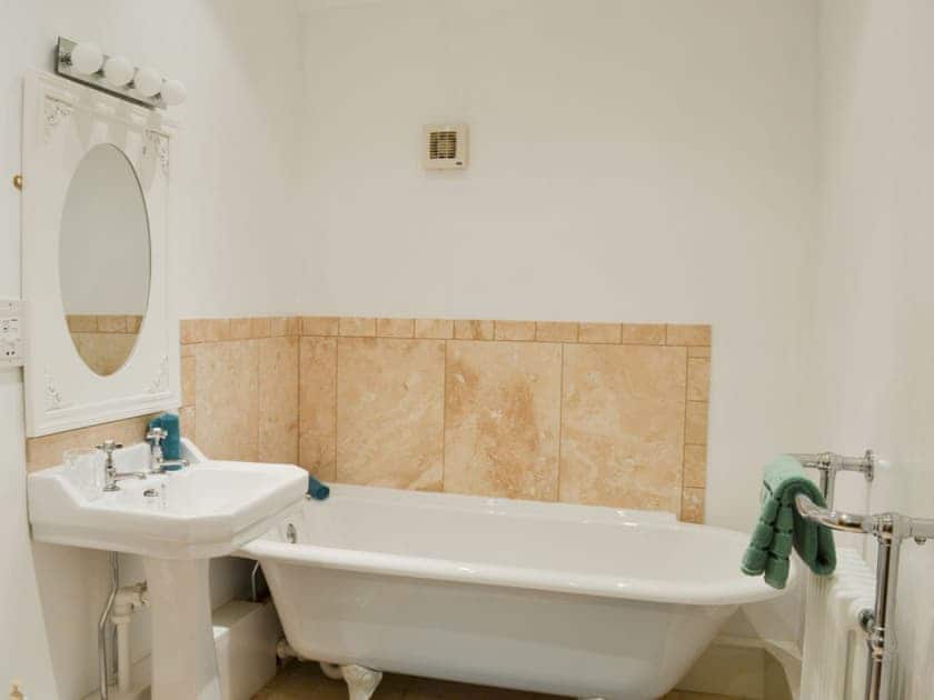 Bathroom | Cornflower Cottage - Wildmore Cottages, New York, near Boston