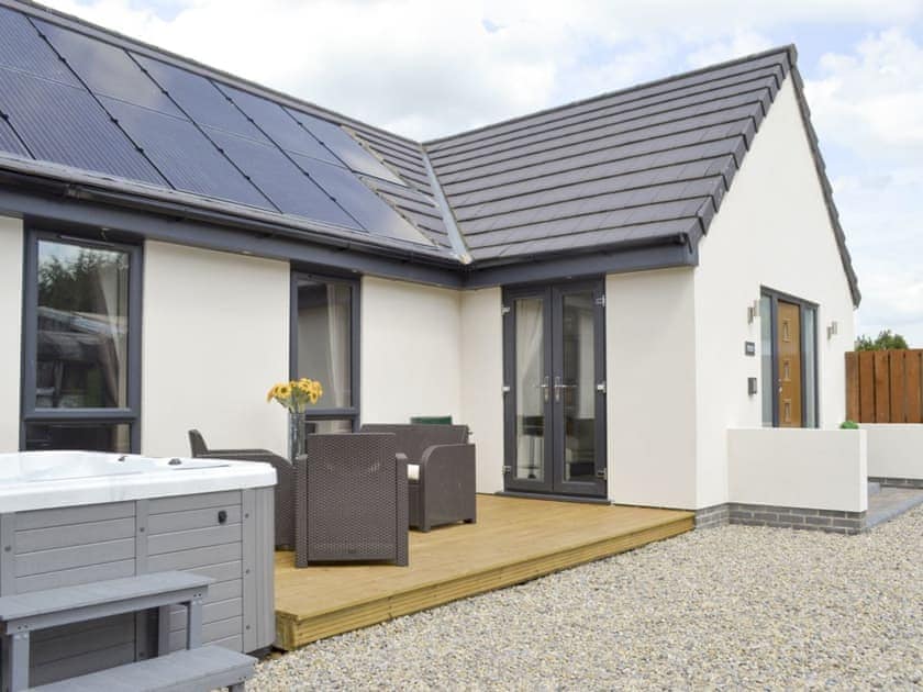 Decked seating area with outdoor furniture | Sunflower Cottage - Hoxne Cottages, Strensall, near York