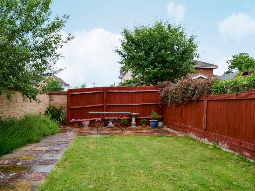 Enclosed lawned garden with furniture | Marina View, East Cowes