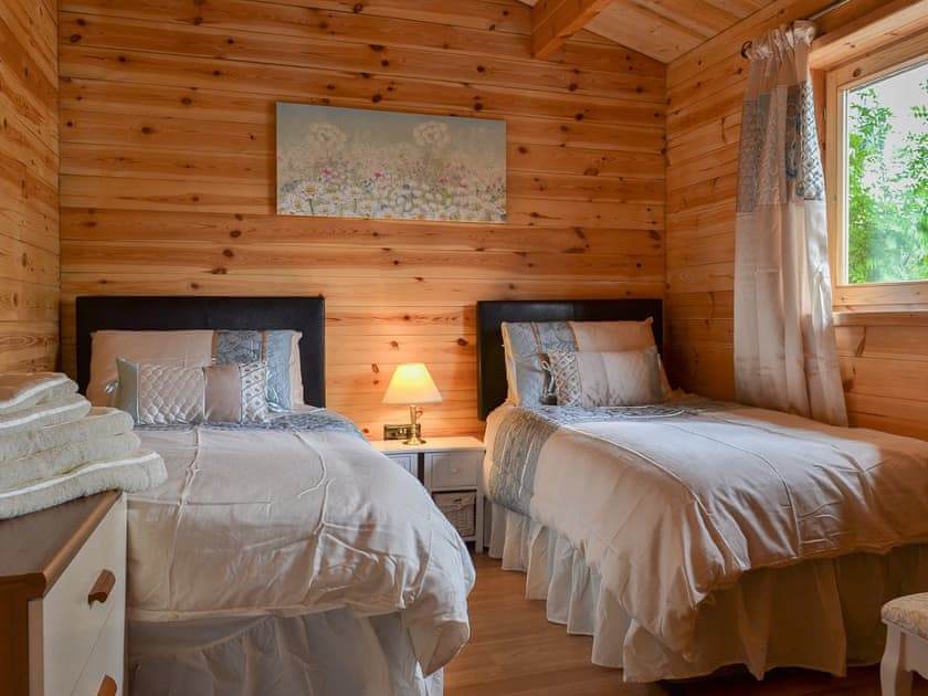 Cosy twin bedded room | Cruachan Log Cabin, Banavie, near Fort William